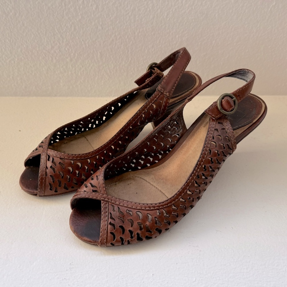 Frye Maya Cut Slingback Walnut Brown Leather Cutout Peep Toe Kitten Heel